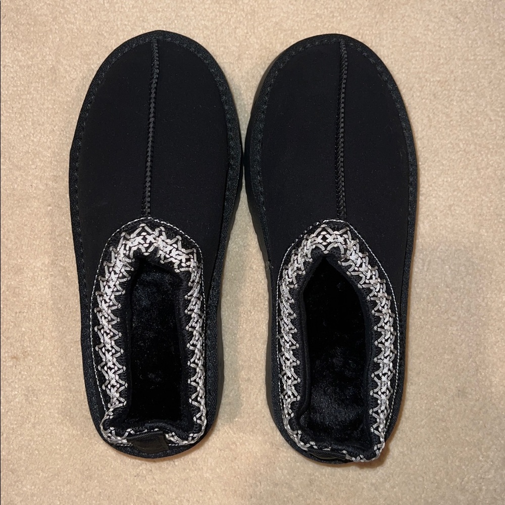 NWOT black faux suede platform indoor/outdoor slippers - Picture 2 of 5